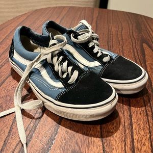 Size 4.5 Men’s or size 6 Women’s old skool Vans skate, blue suede and canvas